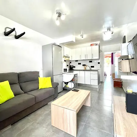 Cozy Apartment With Wifi,Pool, Near The Beach In Tenerife Sur