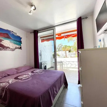 Cozy Apartment With Wifi,Pool, Near The Beach In Tenerife Sur
