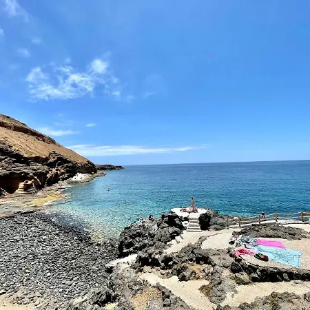 Cozy Apartment With Wifi,Pool, Near The Beach In Tenerife Sur