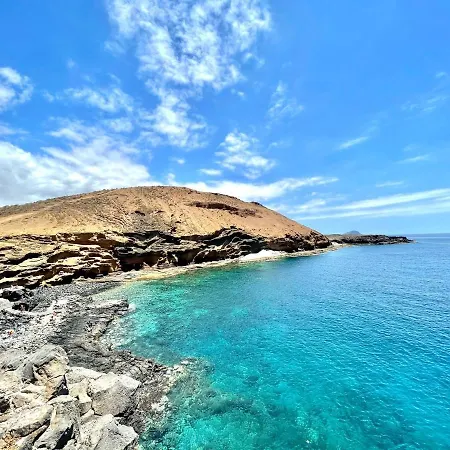 Cozy Apartment With Wifi,Pool, Near The Beach In Tenerife Sur