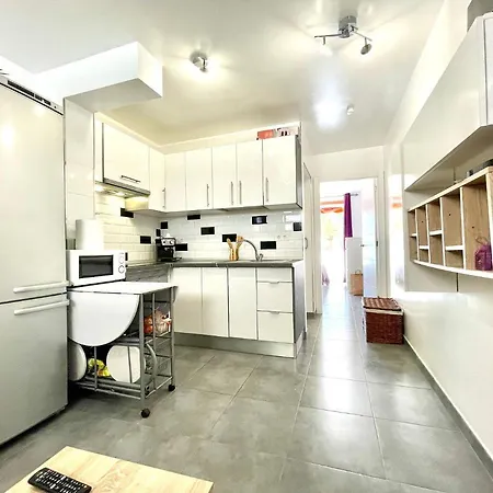 Cozy Apartment With Wifi,Pool, Near The Beach In Tenerife Sur